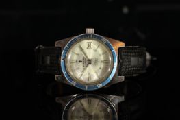 GENTLEMEN'S CAUNY SUBMARINE VINTAGE DIVERS WATCH, circular patina dial with patina green hour