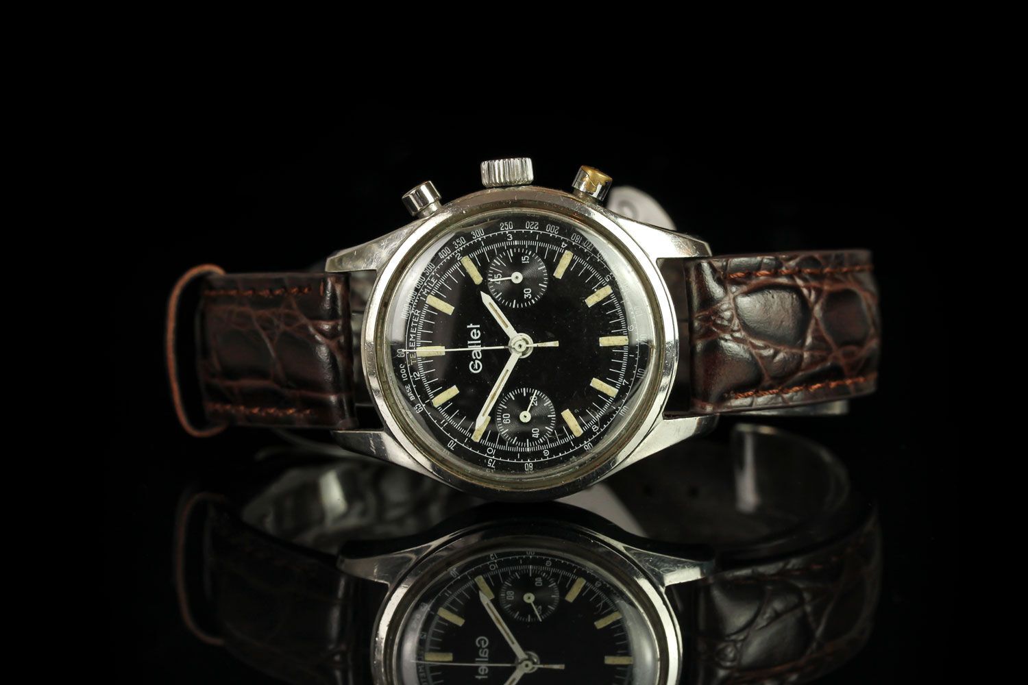 GENTLEMENS GALLET CHRONOGRAPH WRISTWATCH, circular black twin register dial with an outer tachymeter