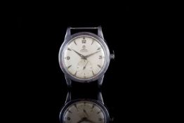 GENTLEMENS OMEGA AUTOMATIC 'BUMPER' FAB SUISSE WRISTWATCH REF. 2567 CIRCA 1948, circular off white