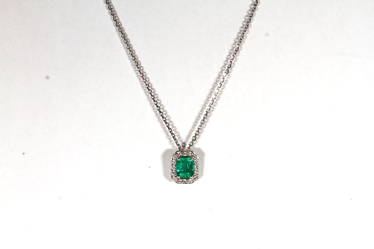 18CT WHITE GOLD EMERALD AND DIAMOND PENDANT, emerald estimated as 5.2 x 5.1mm, diamonds estimated as