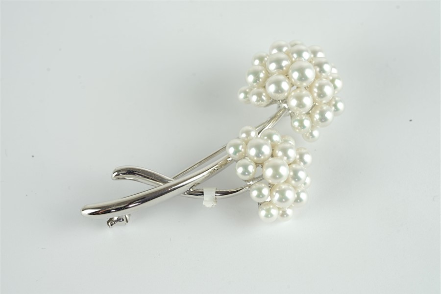 STUNNING 18CT WHITE GOLD MIKIMOTO PEARL BROOCH, not hallmarked , stamped 750, total weight 14.9