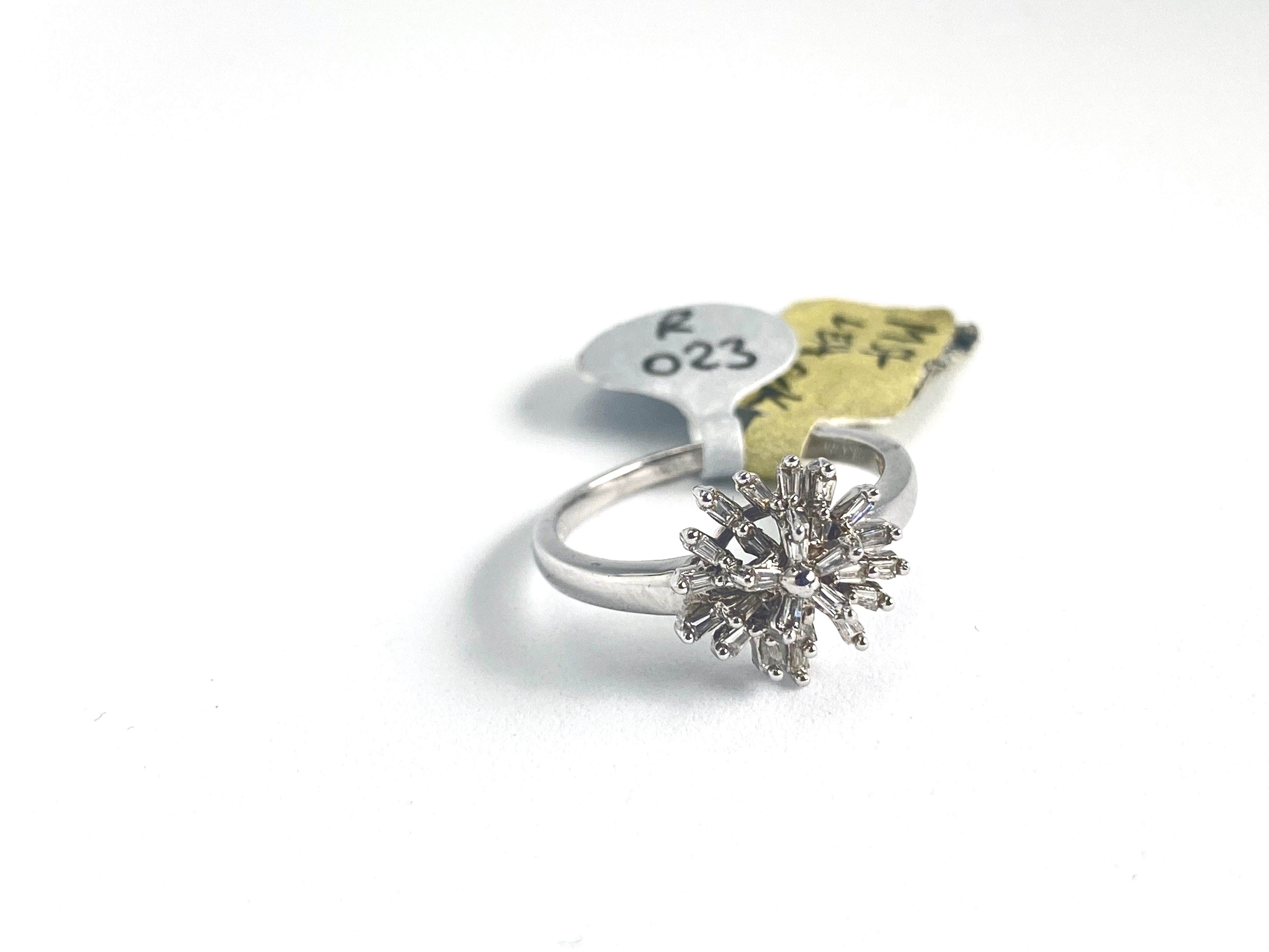 18ct Diamond Cluster Dress Ring - Image 2 of 2