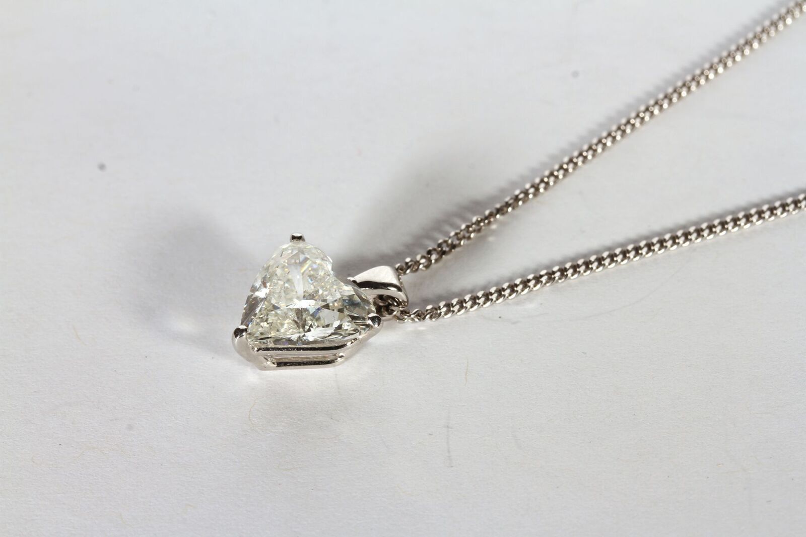 18CT WHITE GOLD DIAMOND HEART PENDANT,ESTIMATED AS 3.07CT TOTAL,colour J, clarity SI2, - Image 2 of 3