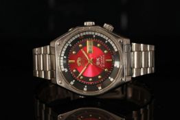 GENTLEMENS ORIENT SK CRYSTAL DAY DATE WRISTWATCH, circular red dial with gold dot hour markers and