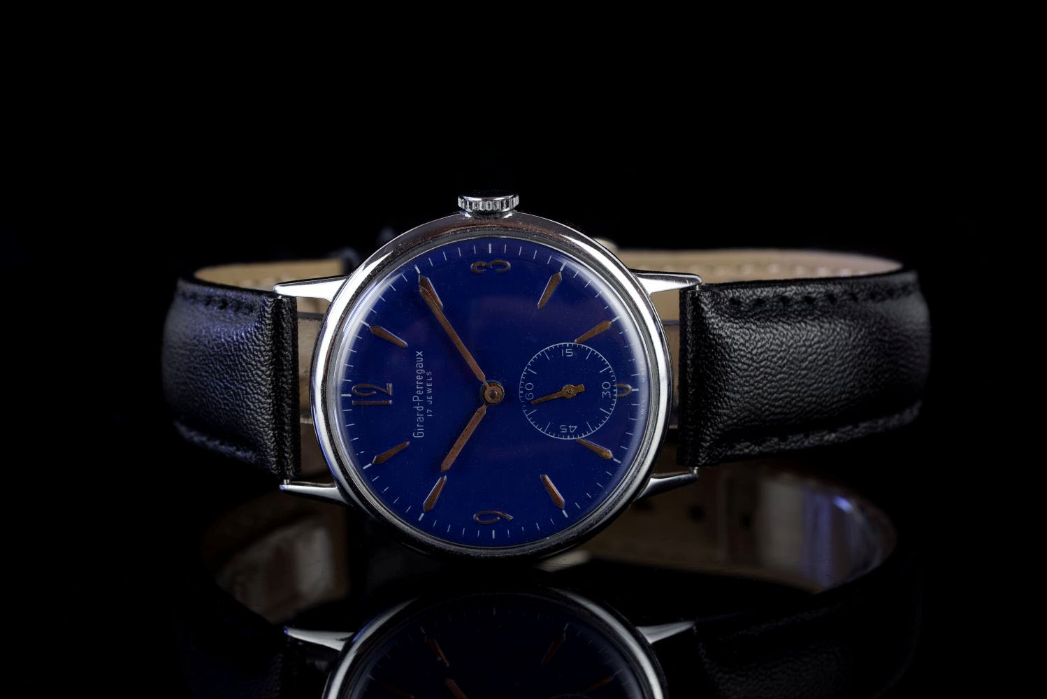 GENTLEMENS GIRARD PERREGAUX WRISTWATCH, circular blue dial with bronze hour markers, pencil hands