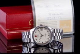 GENTLEMENS OMEGA SEAMASTER ELECTRONIC F300HZ WRISTWATCH W/ BOX & PAPERS REF. 198.001, circular linen