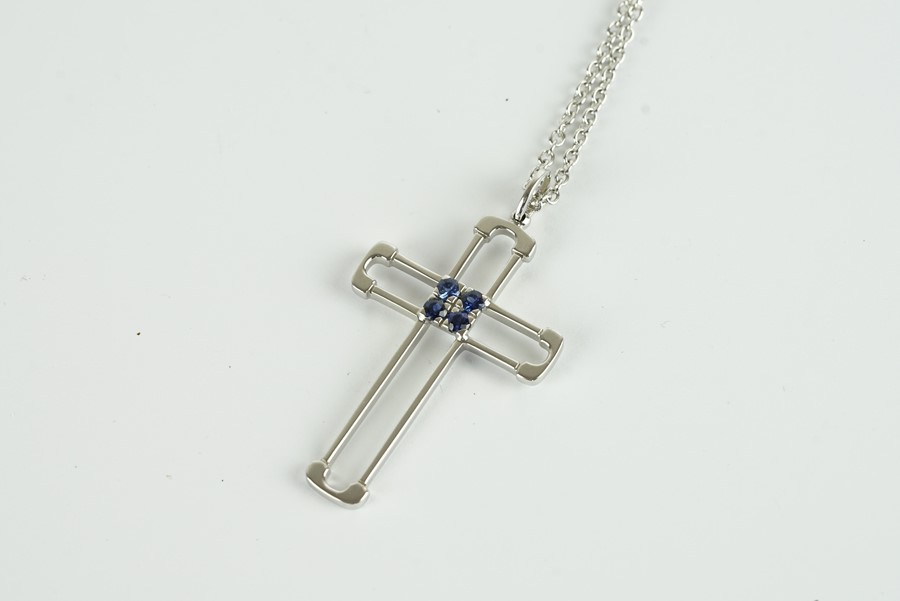 18CT WHITE GOLD SAPPHIRE CROSS MADE BY RANEL,stamped 750 with makers mark, total weight 11.7gms,