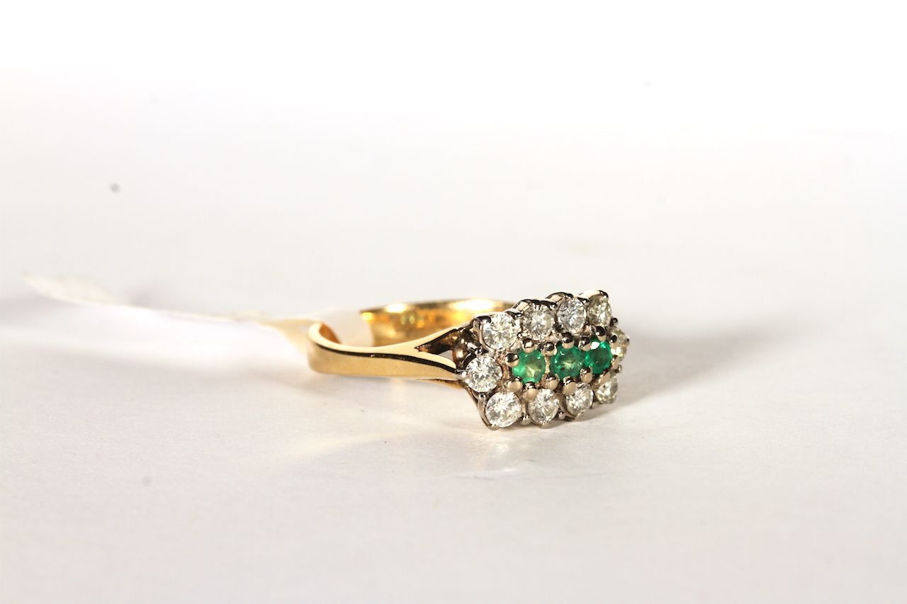 18CT EMERALD AND DIAMOND THREE ROW DRESS RING,emeralds estimated as 0.15ct total, diamonds estimated - Image 2 of 3