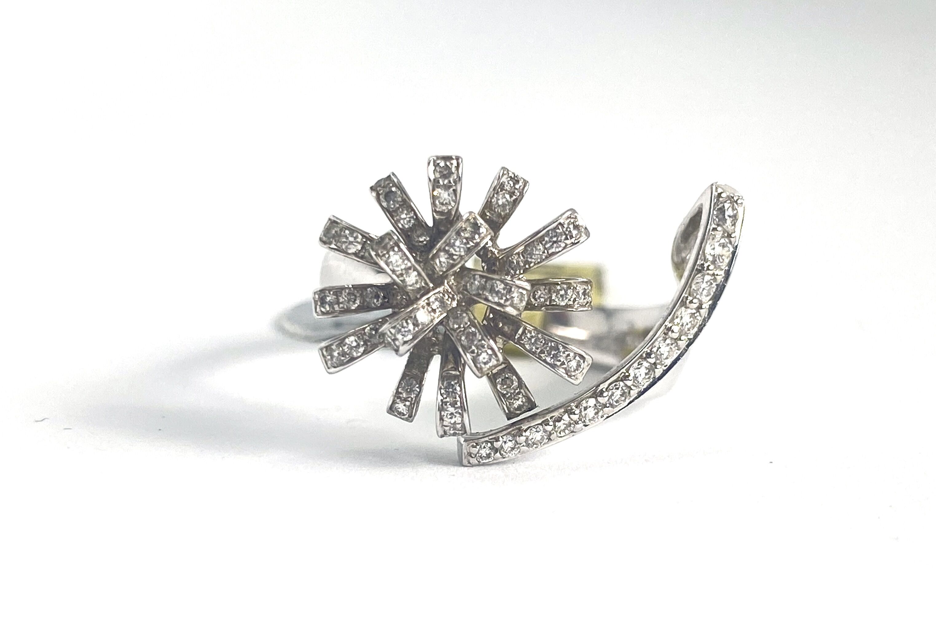 18ct diamond set dress ring - Image 2 of 2