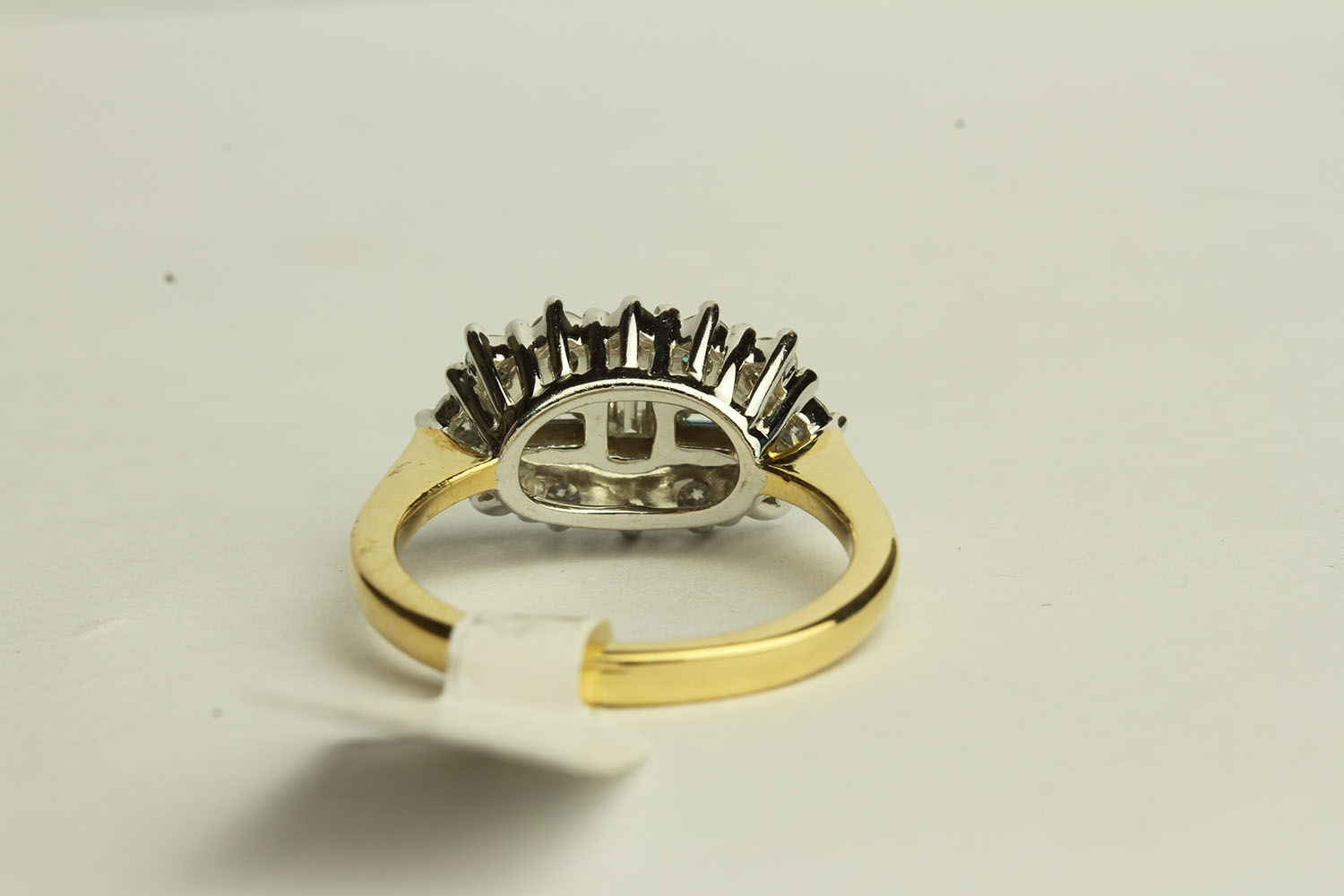 Unusual Diamond Cluster Ring, set with baguette cut and round brilliant diamonds - Image 3 of 3