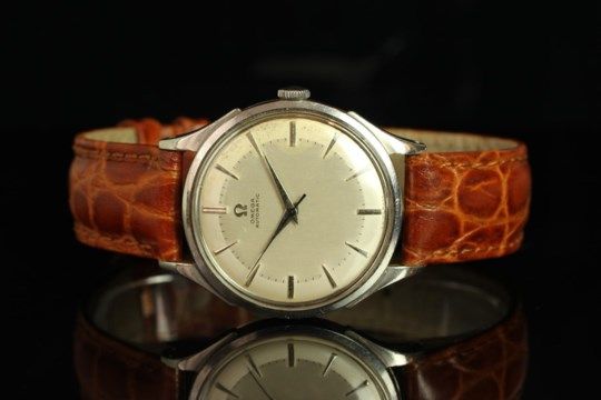 GENTLEMENS OMEGA AUTOMATIC 'BUMPER' WRISTWATCH CIRCA 1948, circular two tone dial with silver hour - Image 3 of 4