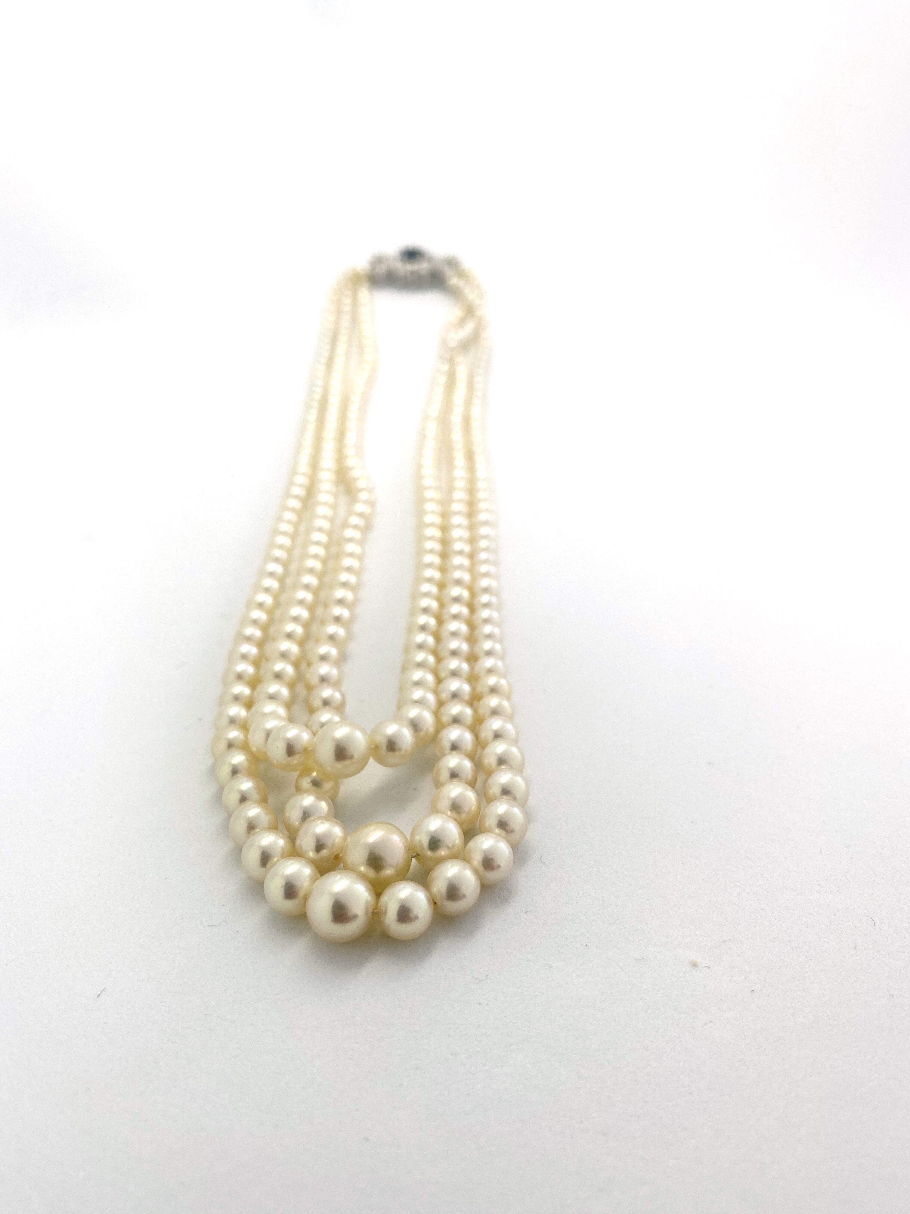 Triple Row Pearl Necklace with Sapphire and Diamond Clasp, three graduating rows of high quality - Image 3 of 4