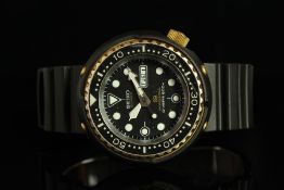 GENTLEMENS SEIKO TUNA PROFESSIONAL DIVERS 600M WRISTWATCH REF. 7549-7009, circular black dial with