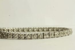 Diamond Clover Bracelet, set with 148 round brilliant diamonds