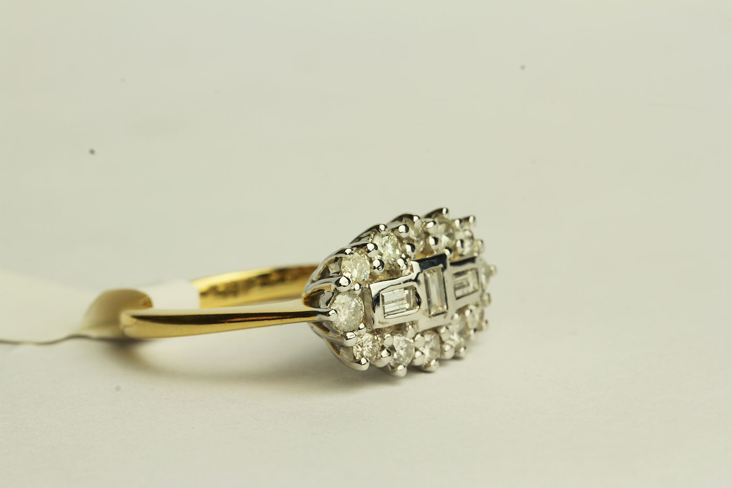 Unusual Diamond Cluster Ring, set with baguette cut and round brilliant diamonds - Image 2 of 3