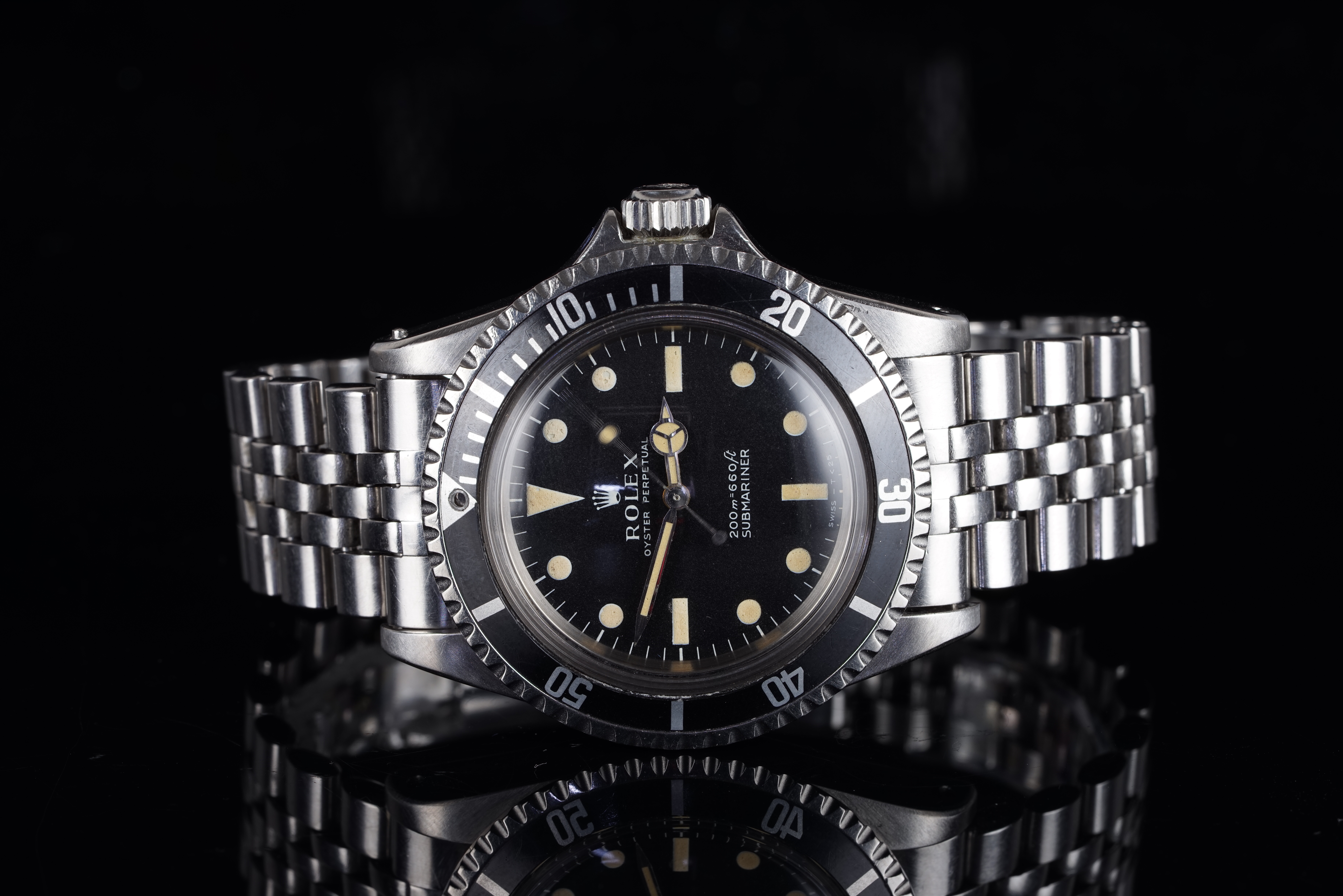 GENTLEMENS ROLEX OYSTER PERPETUAL SUBMARINER 'METERS FIRST' REF. 5513 CIRCA 1967, circular black '