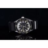 GENTLEMENS OMEGA AUTOMATIC SEAMASTER 300 DIVER WRISTWATCH REF. 165.024, circular black dial with