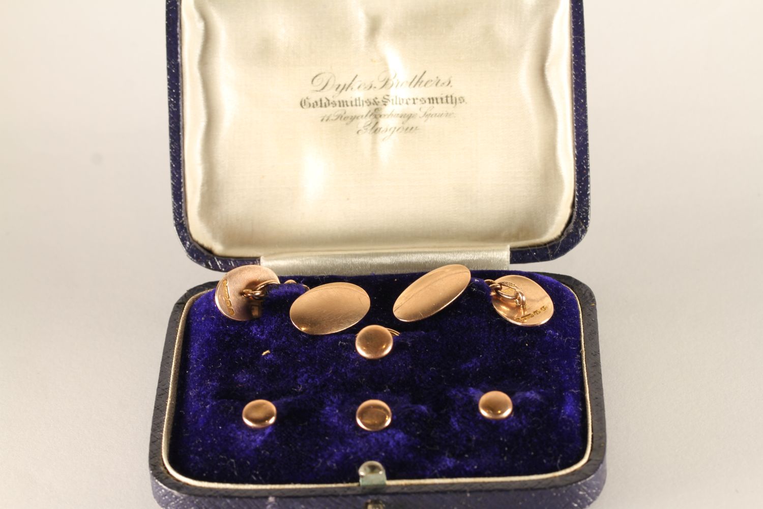 A set of 9ct cufflinks with shirt studs, oval plain cufflinks, boxed, hallmarked Birmingham 1939,