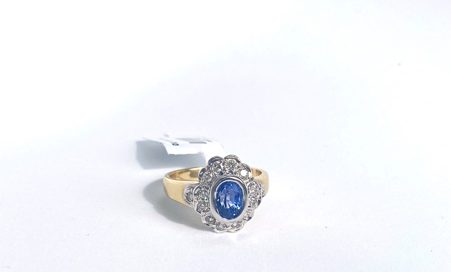 Sapphire and Diamond Cluster Ring - Image 4 of 5