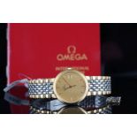 GENTLEMENS OMEGA DATE WRISTWATCH W/ GUARANTEE & SPARE LINKS, circular gold tapestry dial with gold