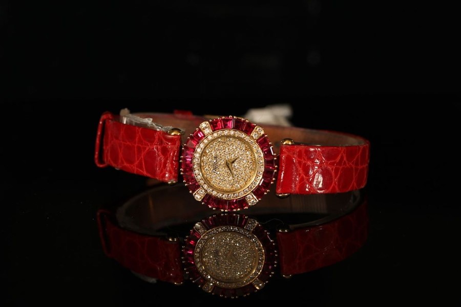 LADIES 18K DE LANEAU WRISTWATCH, DIAMOND PAVE DIAL AND RUBY SET BEZEL, MODEL GE65, round, pave