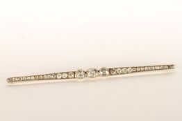 Elegant Edwardian Long Diamond bar, graduated bar with old and rose cut diamonds, three feature