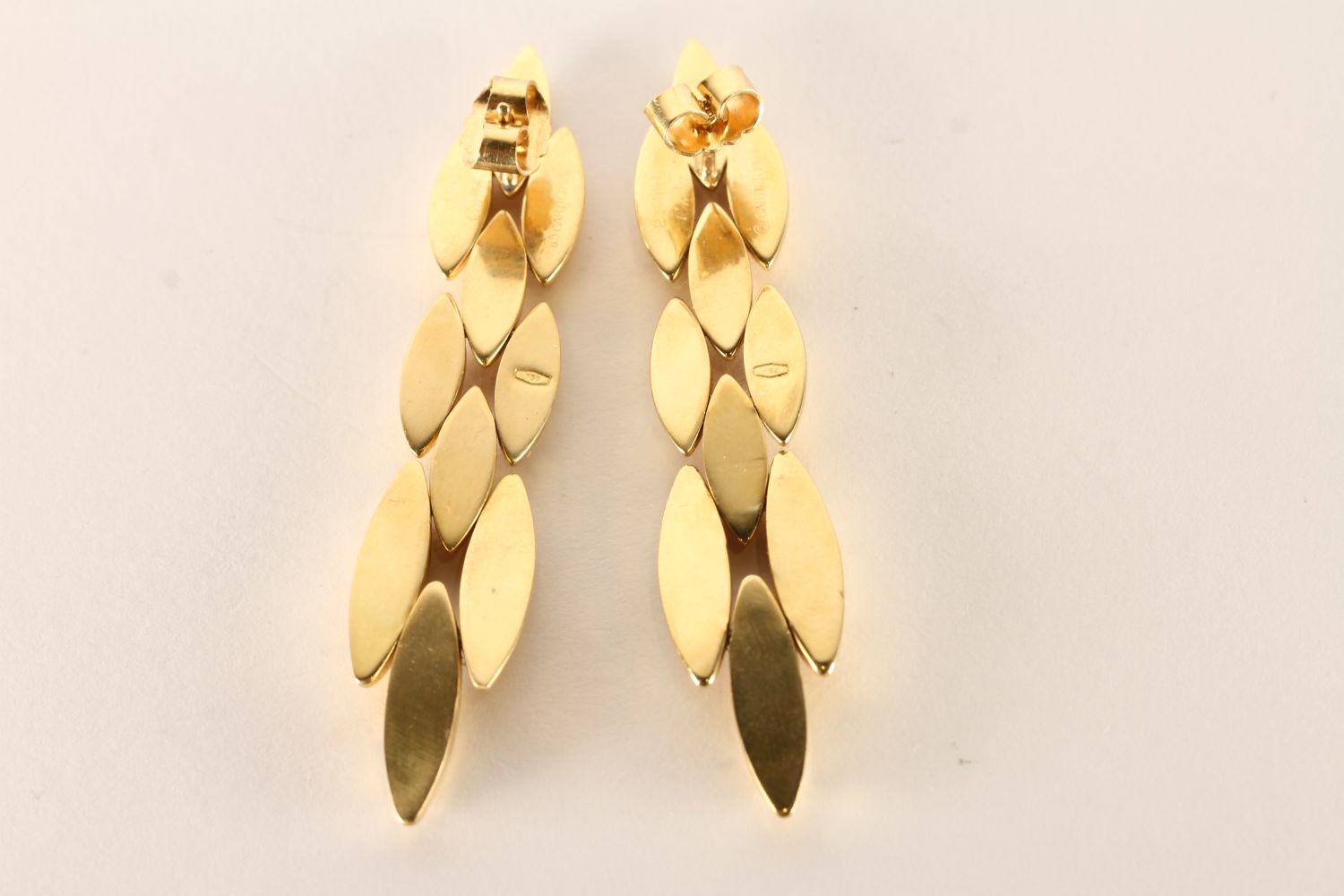 A Pair of 18ct link design earrings, smooth tear drop links, Cartier 1989, B30504 marks, 13.8g - Image 2 of 3