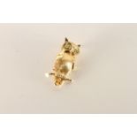 Owl Brooch, textured design, Emerald set eyes, 5.6g, in 14ct yellow gold