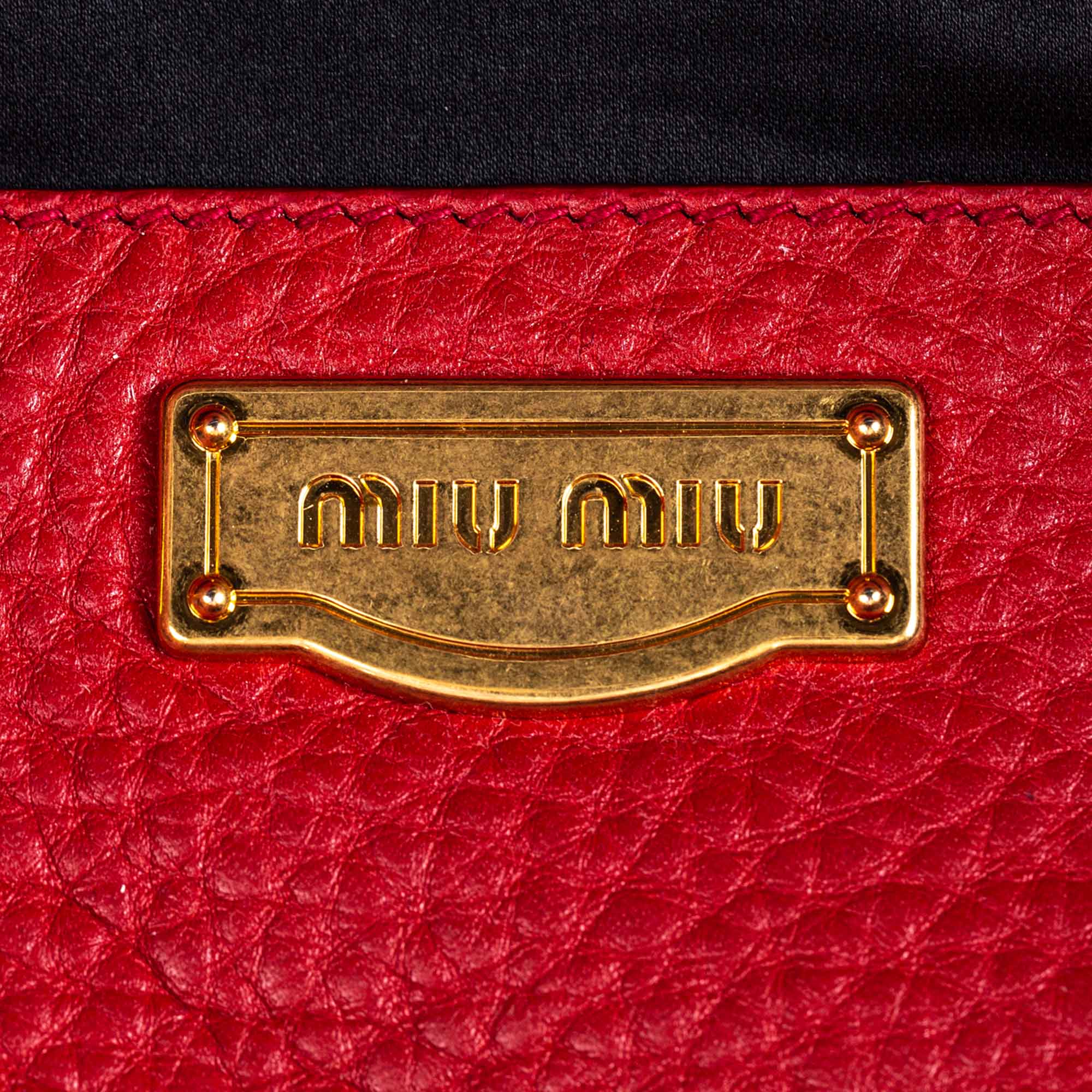 Miu Miu Vitello Daino Shopping Bag, this tote bag features a calf leather body, flat leather straps, - Image 6 of 19