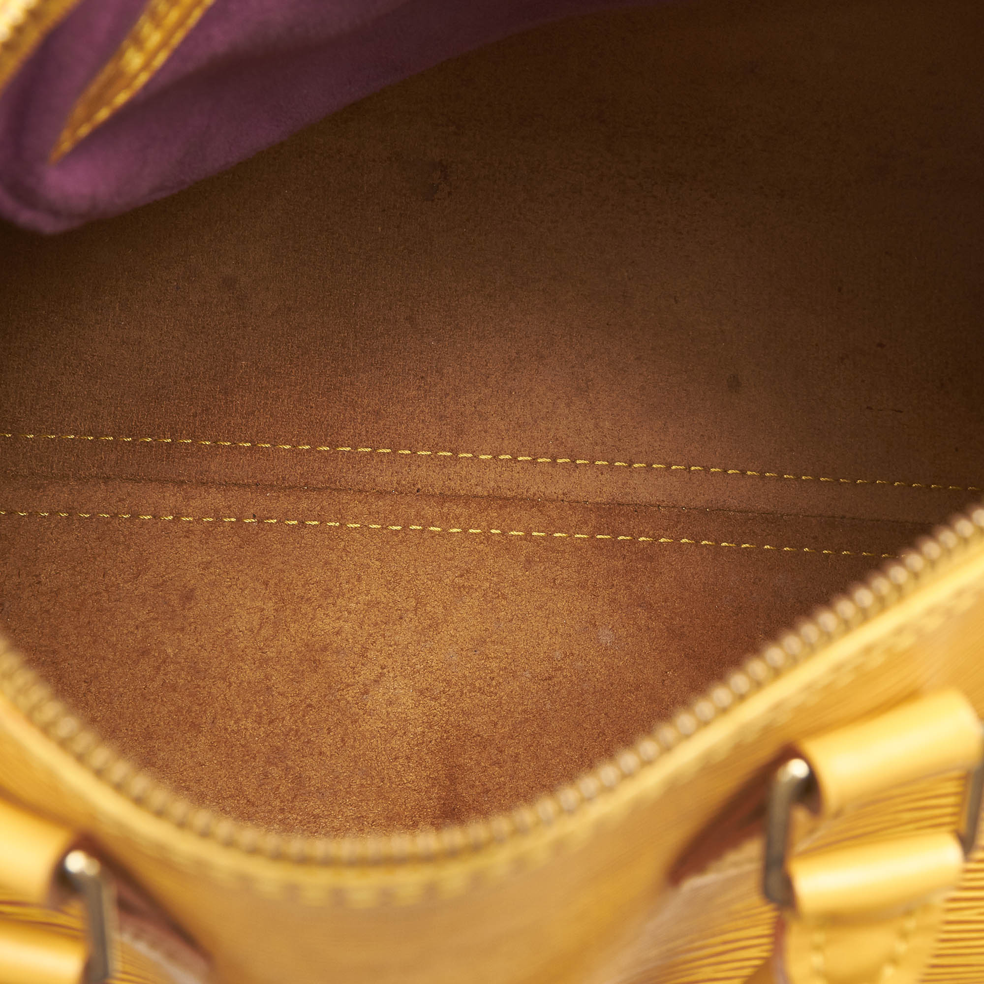 Louis Vuitton Epi Speedy 25 Boston Bag, the Speedy 25 features an epi leather body, rolled - Image 5 of 9