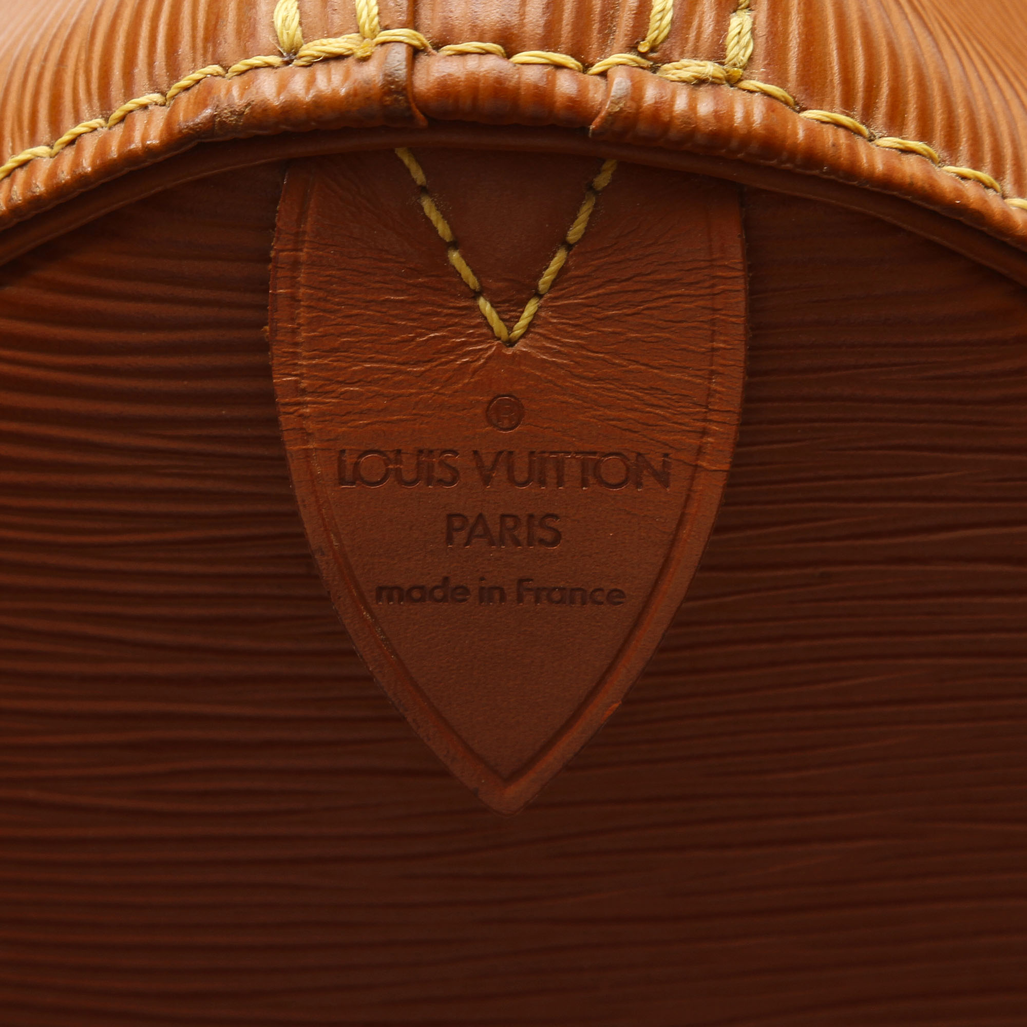 Louis Vuitton Epi Keepall 45 Travel Bag, the Keepall 45 features an epi leather body, rolled leather - Image 6 of 9