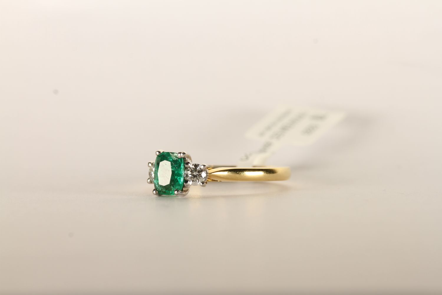 Emerald and Diamond Trilogy Ring, set with a singl - Image 2 of 2