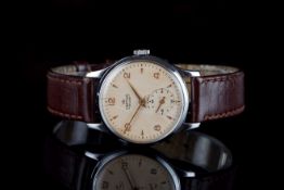 GENTLEMENS SMITHS DE LUXE WRISTWATCH, circular patina dial with gold hour markers and Arabic