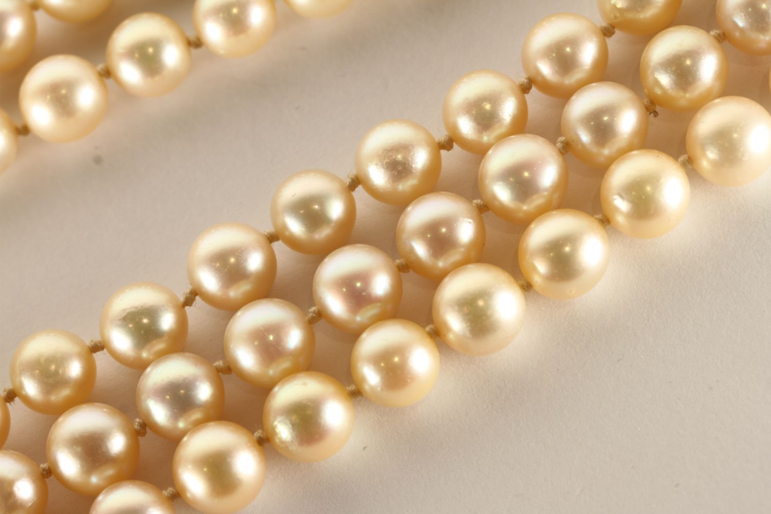 Pearl and Diamond Choker Necklace, 3 rows of pearls approximately 8.5mm - 9mm in size, diamond set - Image 3 of 3