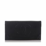 Chanel Caviar Leather Wallet, this wallet features caviar leather body, and a top flap with snap