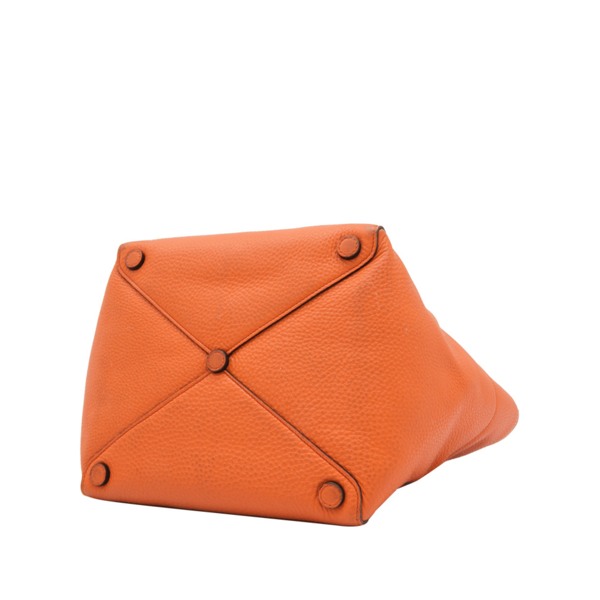 Prada Metallic Vitello Daino Leather Tote Bag, this tote bag features a vitello daino leather - Image 3 of 5