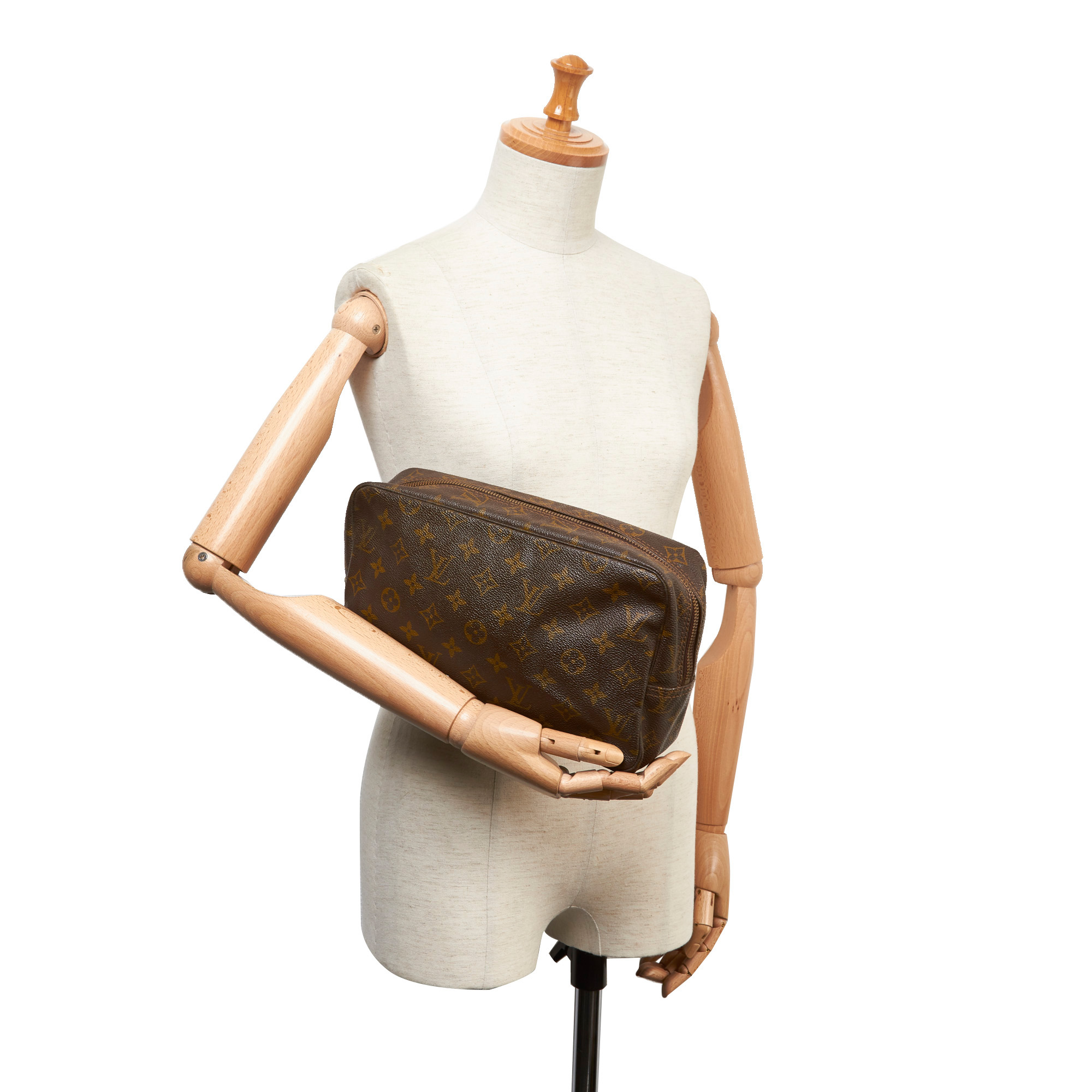 Louis Vuitton Monogram Trousse Toilette 28 Bag, the Trousse Toilette 28 features a monogram canvas - Image 9 of 9