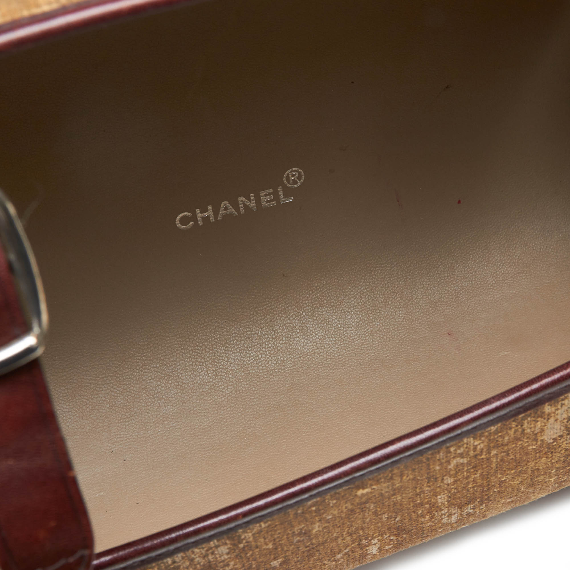 Chanel Fabric Handbag, this handbag features a fabric body with leather trim, a flat top handle, - Image 5 of 9