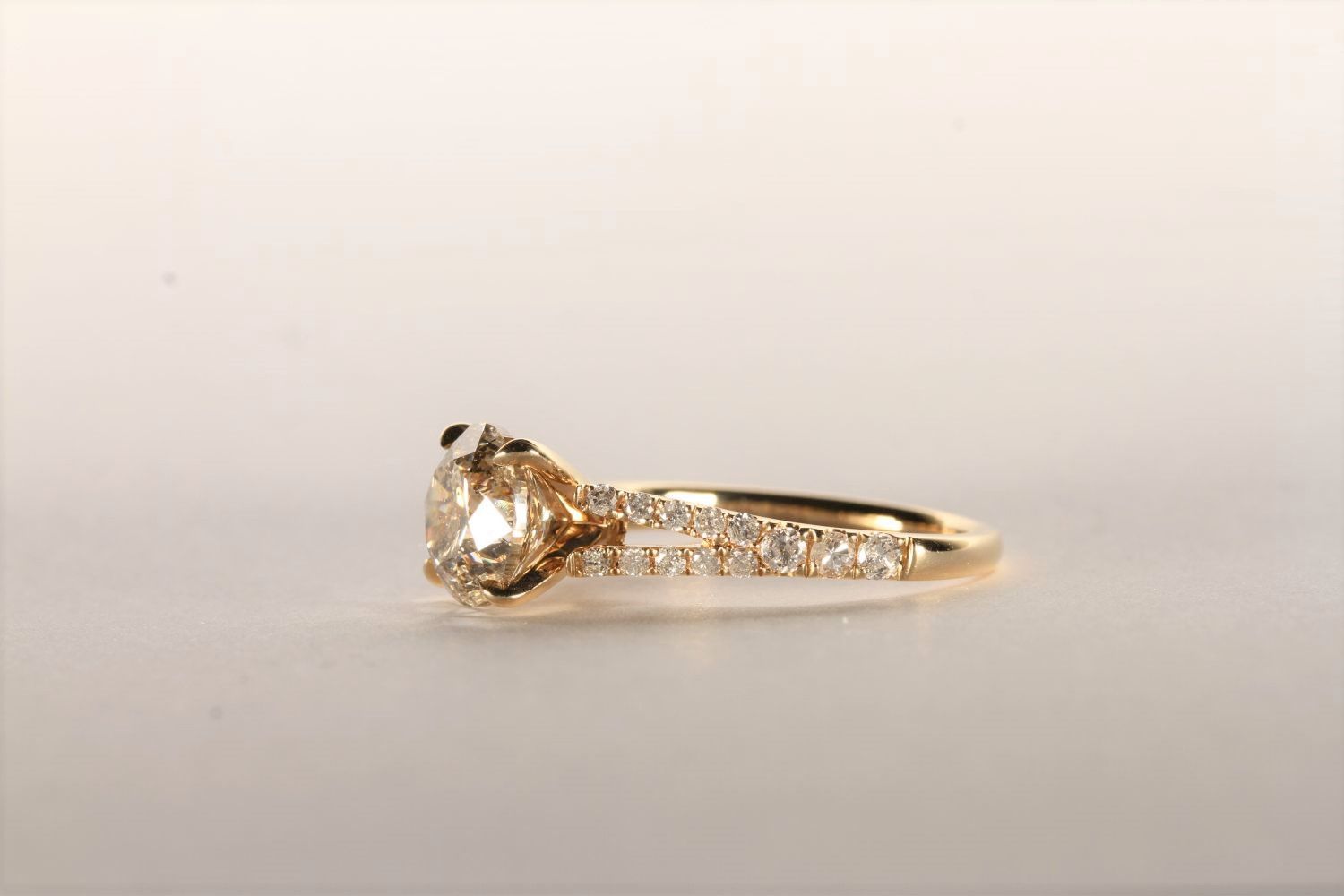 Champagne Diamond Ring, set with a round brilliant cut champagne diamond totalling 2.12ct, 4 claw - Image 2 of 4