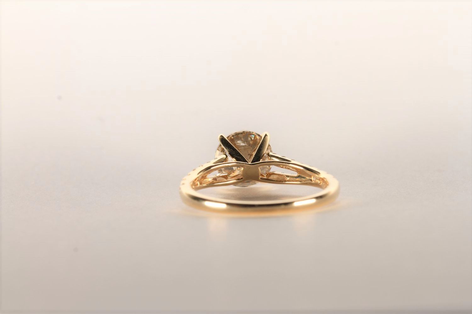 Champagne Diamond Ring, set with a round brilliant cut champagne diamond totalling 2.12ct, 4 claw - Image 3 of 4