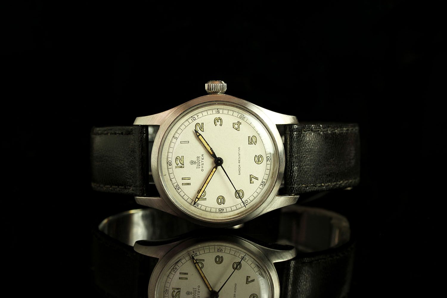 GENTLEMENS TUDOR OYSTER SHOCK RESISTING WRISTWATCH REF. 4463, circular off white dial with arabic