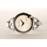 LADIES GUCCI CHIODO WRISTWATCH REF 122.5, circular mother of pearl dial with silver hands, date