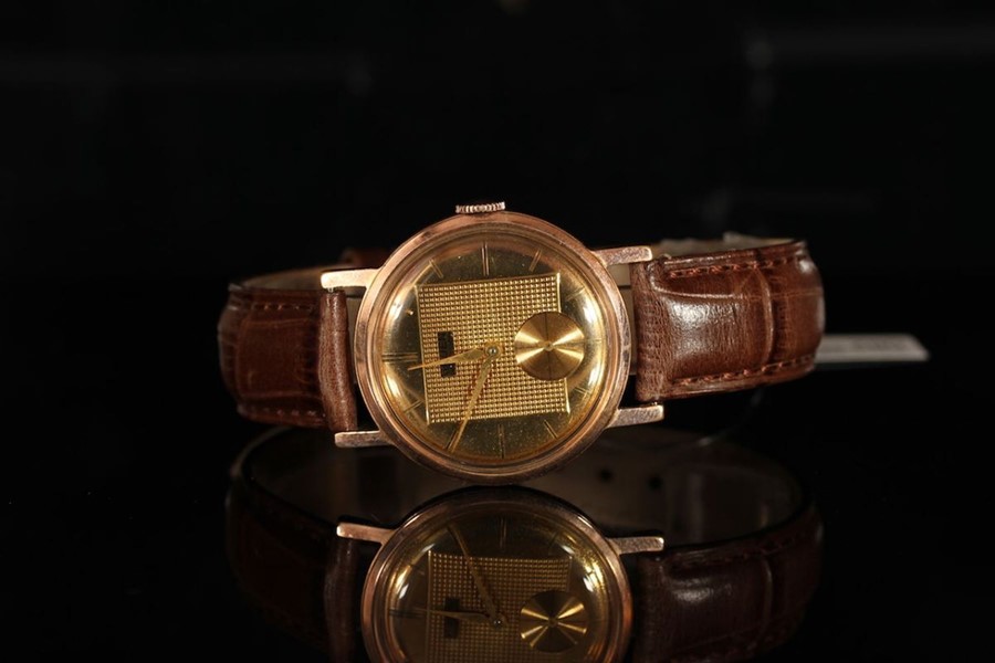 GENTLEMANS GOLD PLATED GRUEN VINTAGE WATCH, round gold dial