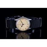 GENTLEMENS OMEGA WWII PILOTS WRISTWATCH CIRCA 1944, circular patina dial with faded arabic