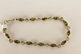 ***TO BE SOLD WITHOUT RESERVE - EX SHOP STOCK*** Costume Jewellery Bracelet, set with green