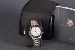 GENTLEMENS TAG HEUER FORMULA 1 WRISTWATCH W/ BOX & BOOKLET, circular white dial with applied