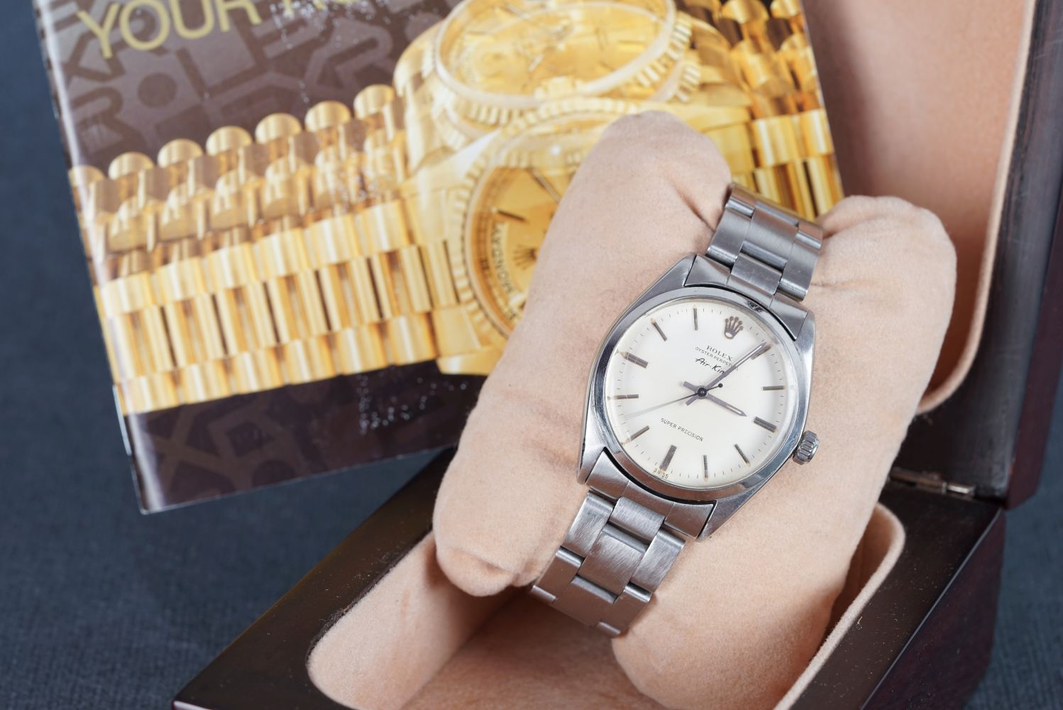 GENTLEMENS ROLEX OYSTER PERPETUAL AIRKING WRISTWATCH REF. 5500, circular cream dial with silver hour