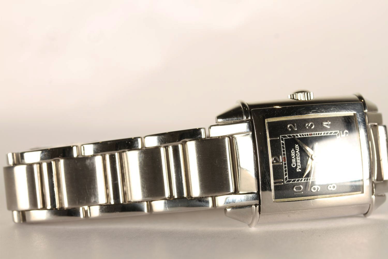 LADIES GIRARD PERREGAUX WRISTWATCH REF 2591, rectangular black dial with arabic numbers, 23mm - Image 2 of 4