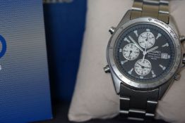 GENTLEMENS SEIKO QUARTZ CHRONOGRAPH WRISTWATCH W/ BOX & PAPERS REF. 7T32 7F80, circular black triple