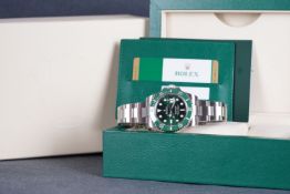 UNWORN 2020 GENTLEMENS ROLEX OYSTER PERPETUAL DATE SUBMARINER 'HULK' WRISTWATCH W/ BOX & PAPERS REF.